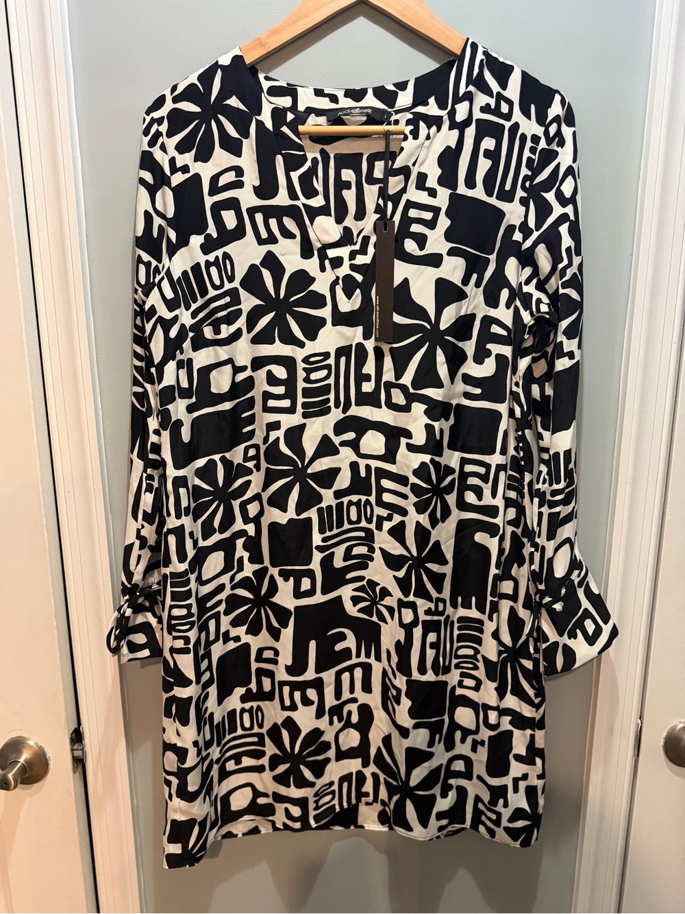 Alice & Trixie Black and White Abstract Print Long Sleeve Tunic Dress Silk NEW